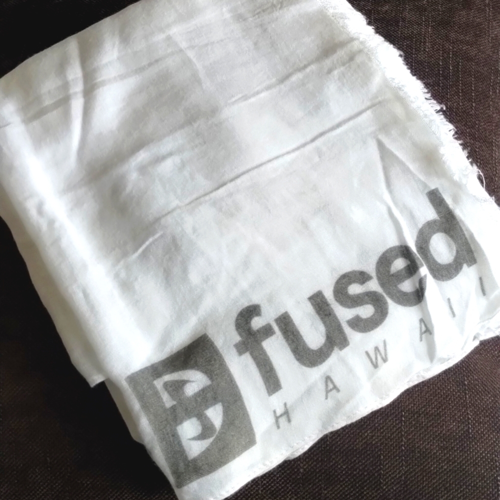 Fused Hawaii 👙 Pareo Sarong Coverup White & Grey